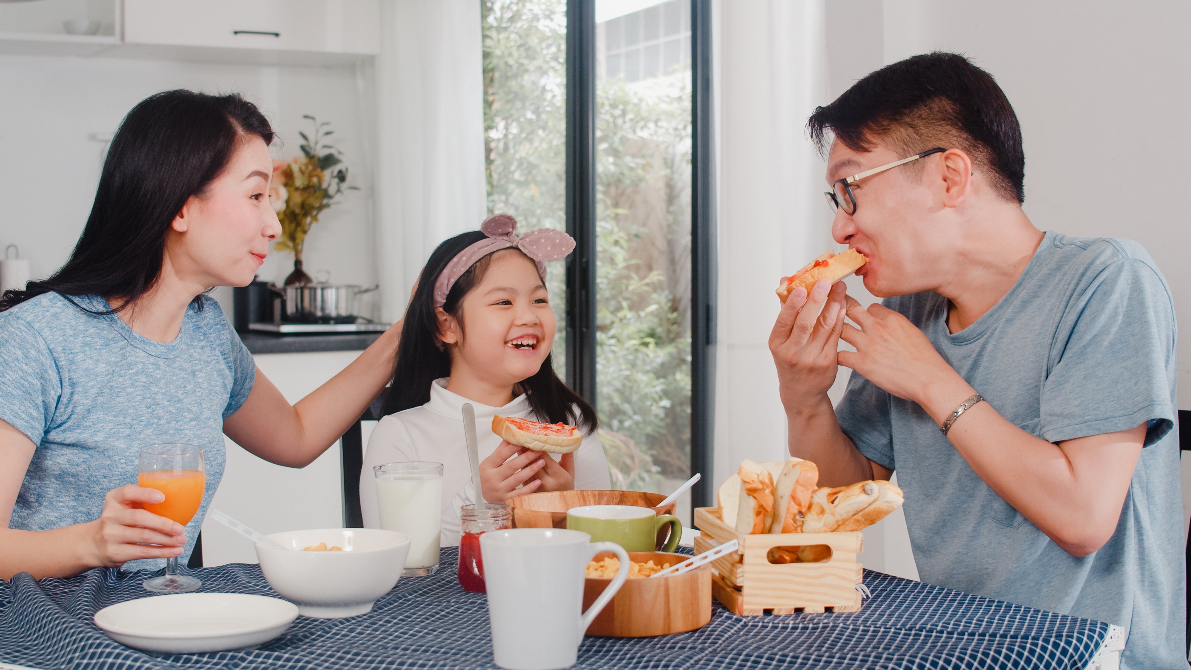 asian-japanese-family-has-breakfast-home-asian-mom-dad-daughter-feeling-happy-talking-together-while-eat-bread-corn-flakes-cereal-milk-bowl-table-kitchen-morning