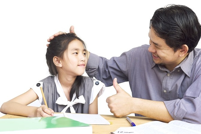 daddy-teaching-his-kid-during-doing-homework