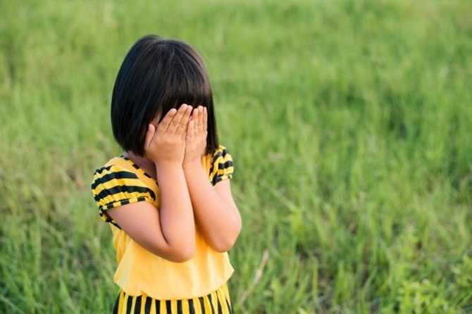 little-girl-covering-her-face_1150-39